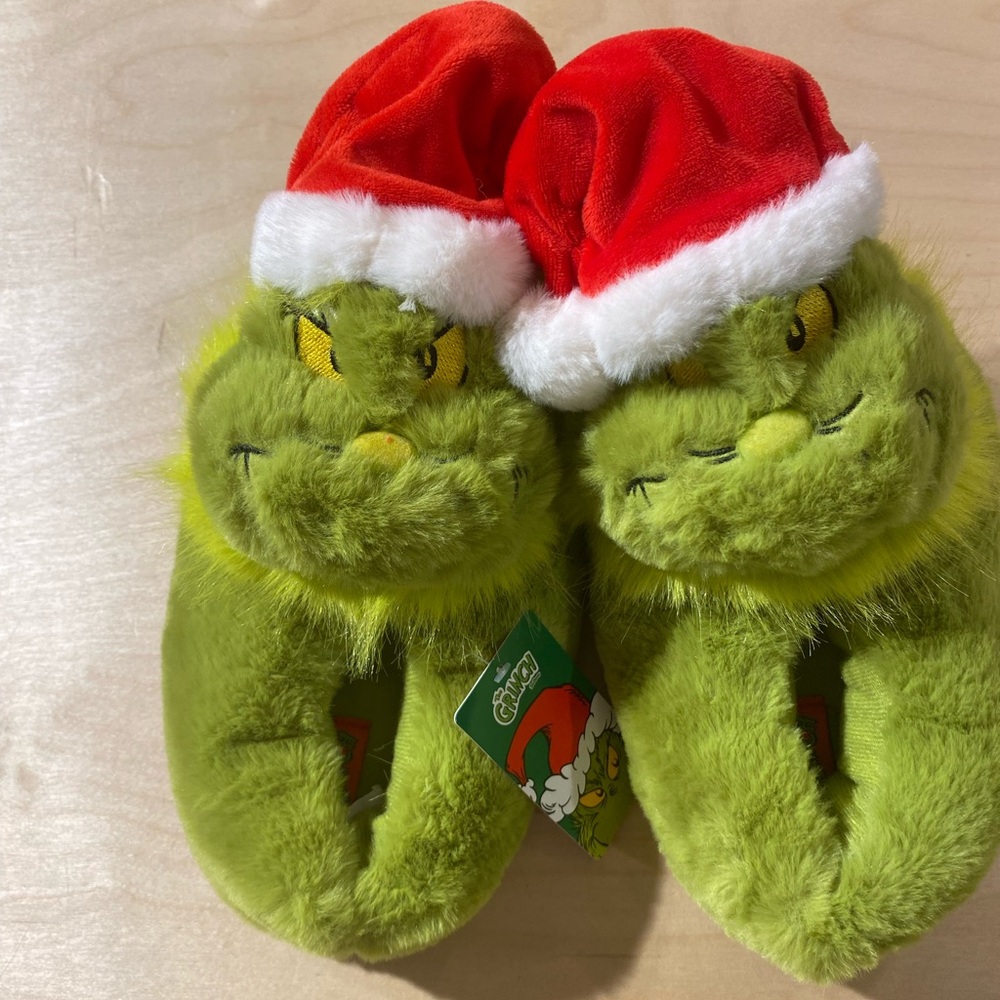 Kids Grinch Slippers with Santa Hats 11-12 (QA) - Picture 2 of 9